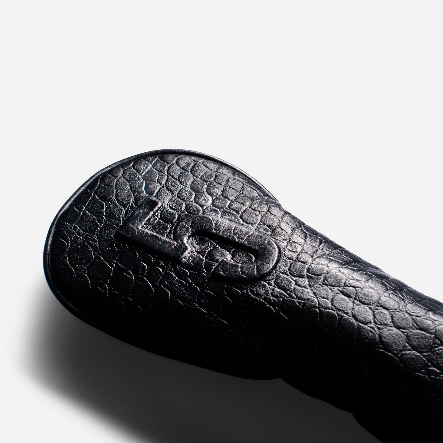 #colour_5-hybrid_croc black