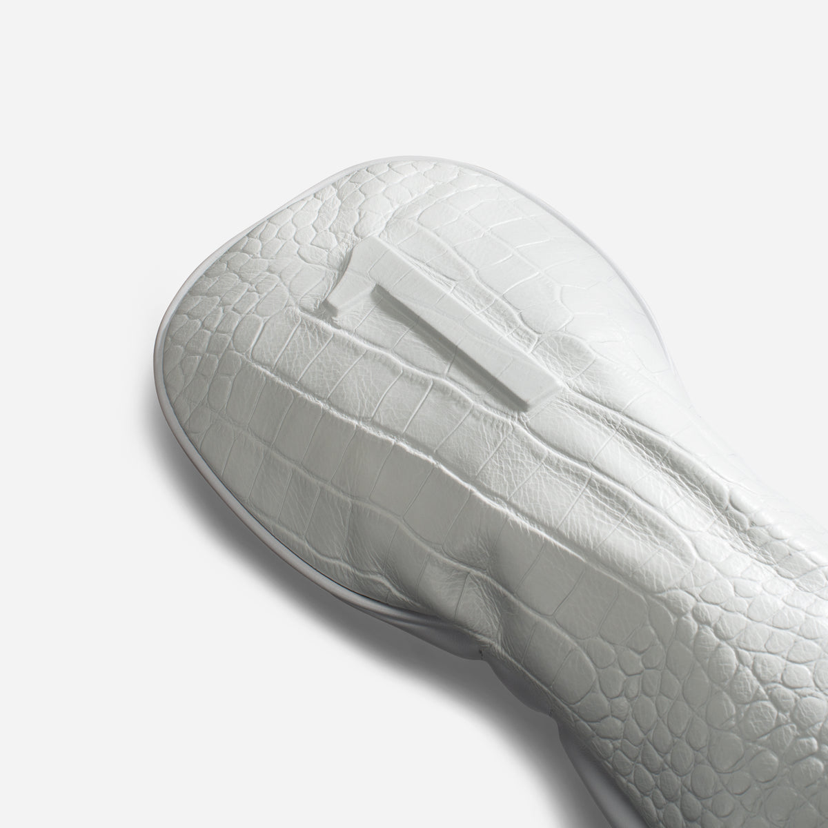 #colour_driver_croc white