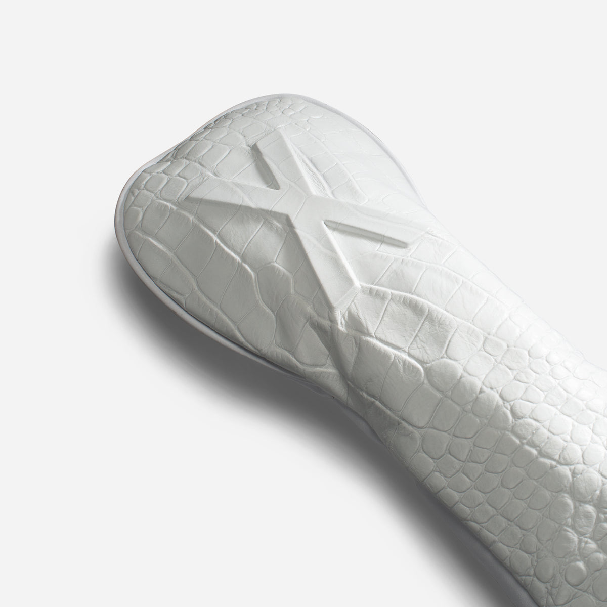 #colour_x-wood_croc white