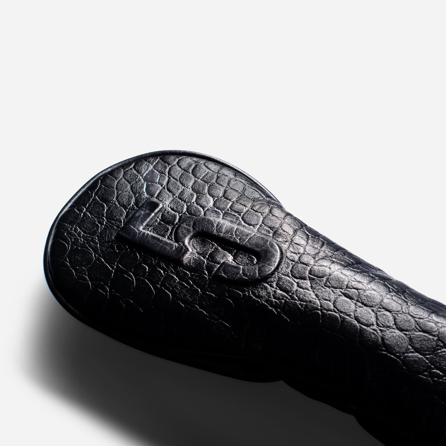 #colour_5-hybrid_croc black