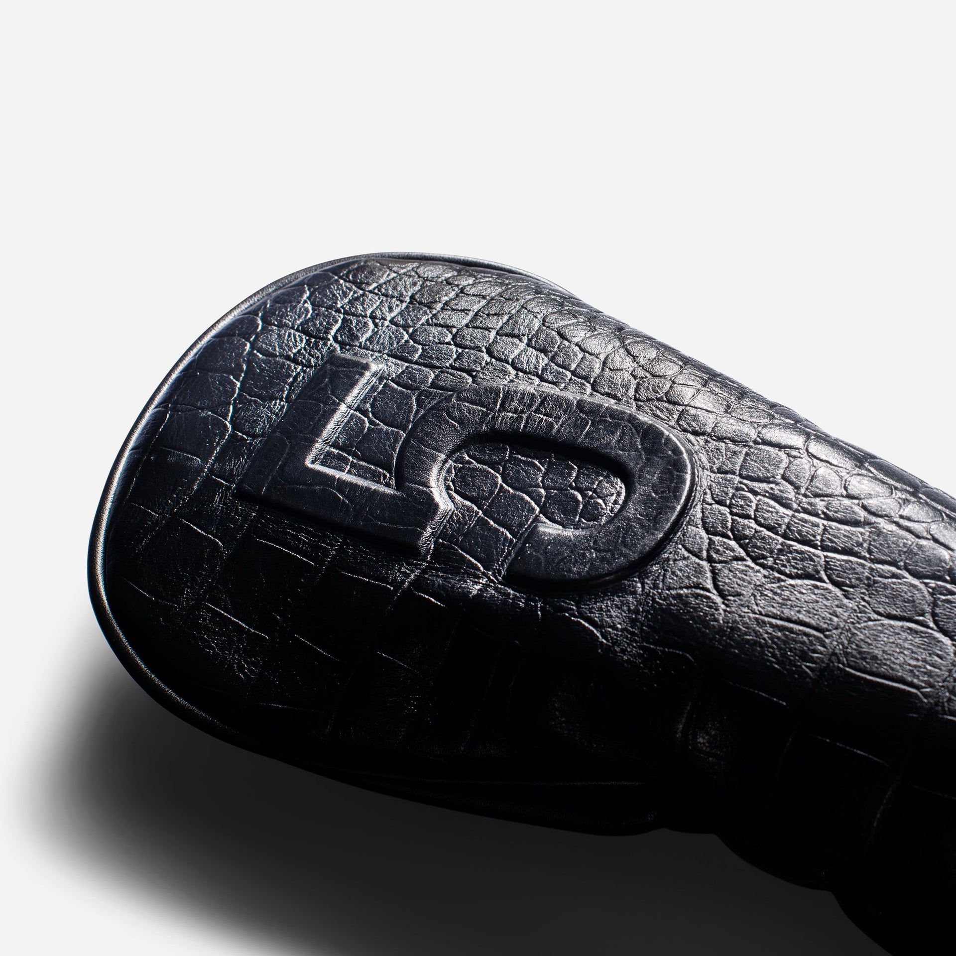 #colour_5-wood_croc black