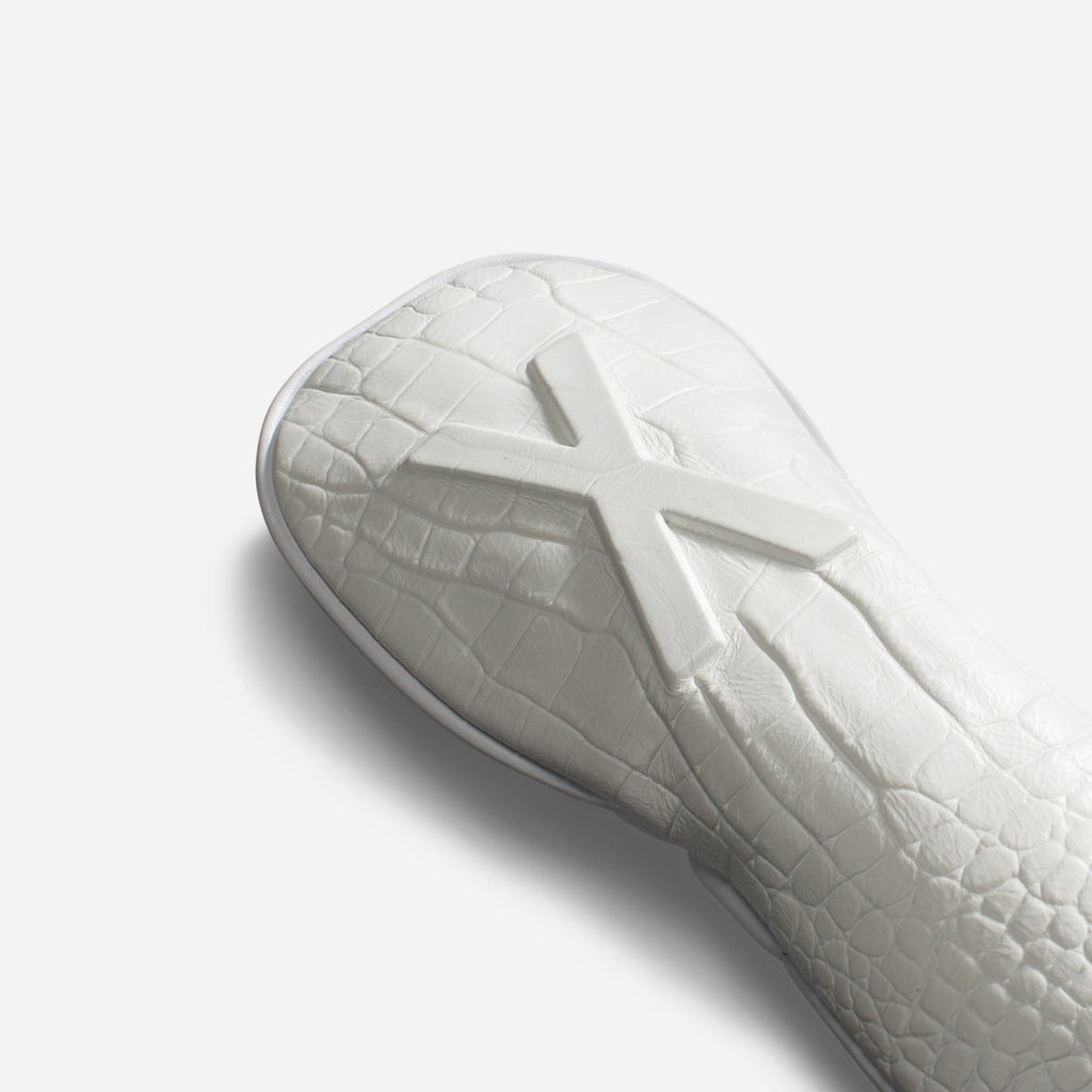 #colour_x-hybrid_croc white
